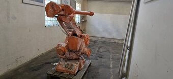 PRODÁM PRŮMYSLOVÉHO ROBOTA ABB IRB 4400L - 3
