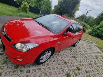 HYUNDAI i30 1.4 i BENZÍN 79.800 km - 3
