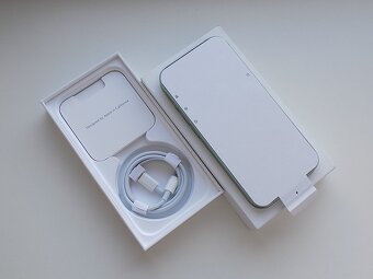 APPLE iPhone 15 256GB Green - ZÁRUKA - NEPOUŽIT - 3
