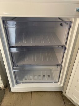 Nepoužitá lednice Beko RCSA240K40SN - 3