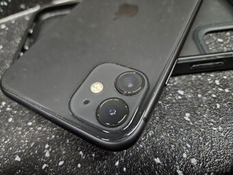 iPhone 11. 128 GB Černý 82% baterie - 3