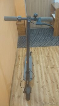 Xiaomi electric scooter mi essential, velmi dobrý stav - 3