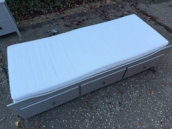 Rozkládací postel IKEA Hemnes se 2 matracemi - 3