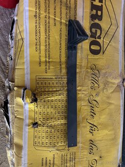 Zbytky sněháku a hřebebe ze stavby - 3