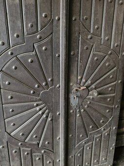 Historické staré dveře - 3