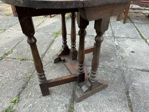 Starožitný nábytek - stolek skládací oválný - 3
