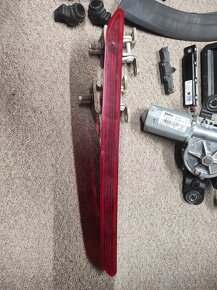 Prodám díly Seat Ateca rv 2017 věci z 5 dveří - 3