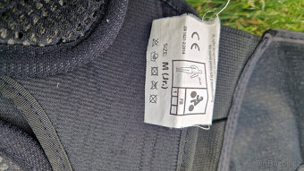 chránič páteře - 3