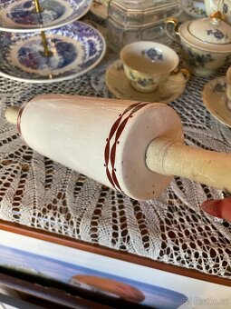 Starožitný porcelánový váleček - 3