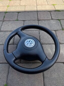Kožený perforovaný volant Volkswagen - Top stav - 3