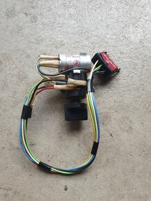 Spínač a přerušovač směrových světel Škoda - 3