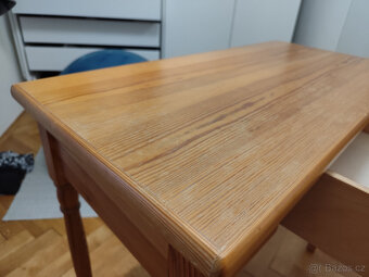 Maly dreveny stul. Rozmery S x H x V: 90 x 43.5 x 79 - 3