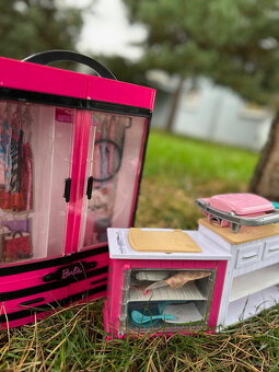 Barbie a Ken kuchyňka, skříň, šatník, oblečení a panenky - 3