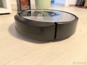 Robotický vysavač iRobot Roomba i7 - 3