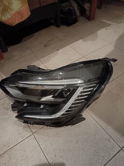 Levé přední světlo captur - 3