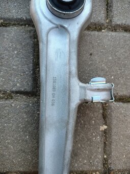 Spodní rameno Superb/Passat/A4/A6 atd. - 3