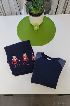 Svetr M&S 110-116
220 Kč - 3