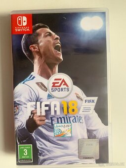 Prodám hry na Nintendo+ stojan na hry - 3
