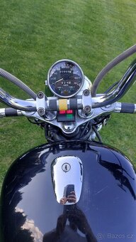 Suzuki Intruder VS 800 - 3