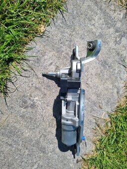 Motor zadního stěrače BMW 2 - 3