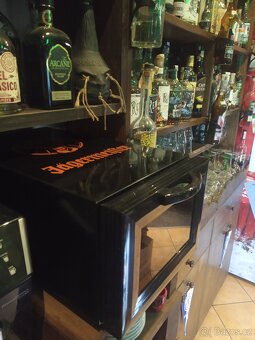 JAGERMEISTER CHLAĎÁK NA LAHVE I SKLENIČKY - 3