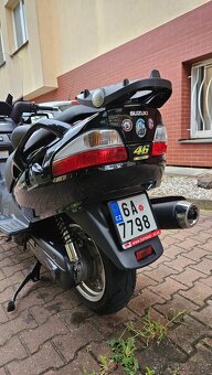 Suzuki Burgman Executive + kufr Givi Maxia 55l - 3