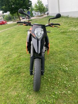 Ktm 690 Sm 46kw po servisu nová stk do 6/2029 bez investic - 3