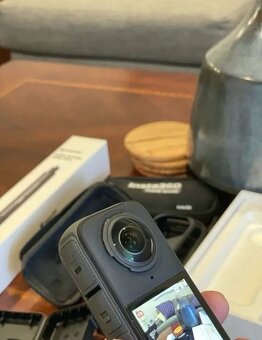 Insta 360 X4 + selfie - 3