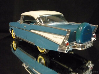 Chevrolet BelAir 1957 Road Tough 1/18 - 3