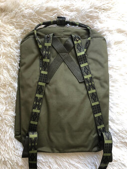 Nový batoh Fjällräven Kanken military s ozdobnými prvky - 3