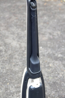 Tyčový vysavač Electrolux WELL Q6  Baterie slabá  - 3