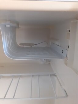 Mini lednička-Minibar HYUNDAI RSB050WW7. - 3