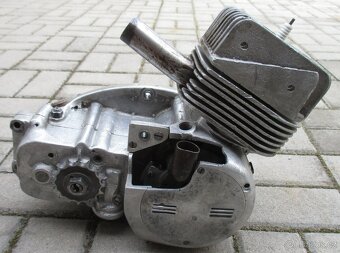 starý závodní motor jawa čz kývačka pérák 476 soutěžní scott - 3
