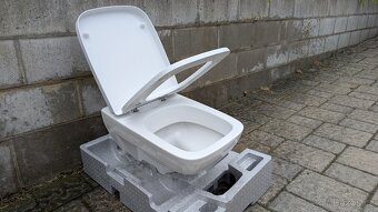 WC mísa se zadním vývodem, sedátko slow motion - 3
