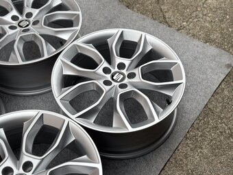 NOVE ORIGINAL SKODA VW SEAT 5X100 R18 7J ET39 - 3