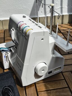 Šicí stroj overlock Carina top-lock DF - 3