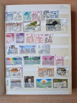 Poštovní známky v albu - 3