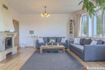 Prodej nadstandardního rodinného domu se zahradním domkem a - 3