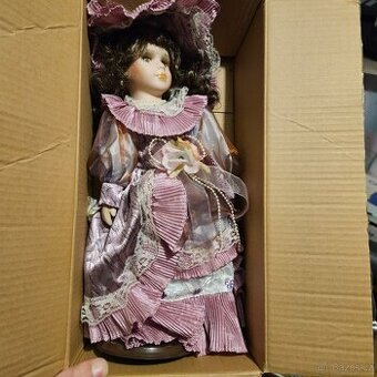 Prodám porcelánovou panenku jako nová v krabici - 3