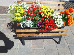 Zahradní lavička, dekorace na květiny - 3