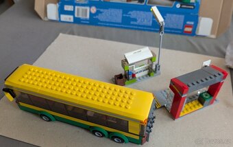 LEGO CITY 60154 zastávka autobusu - 3