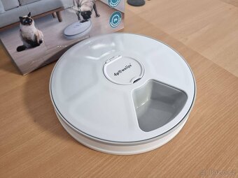 Prodám nový, automatický dávkovač krmiva - 6 dávek - 3