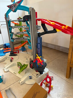 Hot Wheels Mega garáž se žralokem - 3