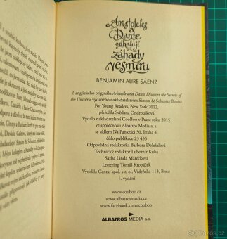 kniha Aristoteles a Dante odhalují záhady vesmíru - 3