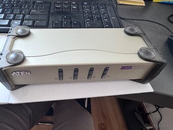 4-port KVM switch ATEN - 3
