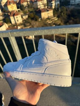 Jordan 1 Triple White - 3