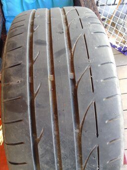 225/40R18 - 3