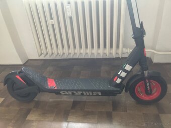 Elektrická koloběžka Aprilia eSR2 - 3