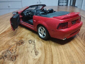 Ford Mustang GT 1999 1/18 Maisto - 3