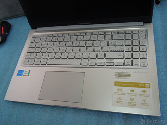 ASUS VivoBook 15.6“ 16GB 512GB Full Podsvit i5-1235U IrisXe - 3